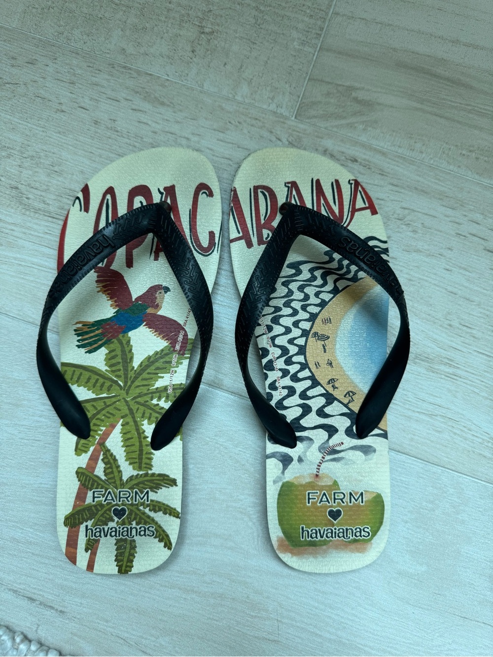 Havaianas Tropical Parrot Print Flip Flops - Black Straps, Multicolor Print